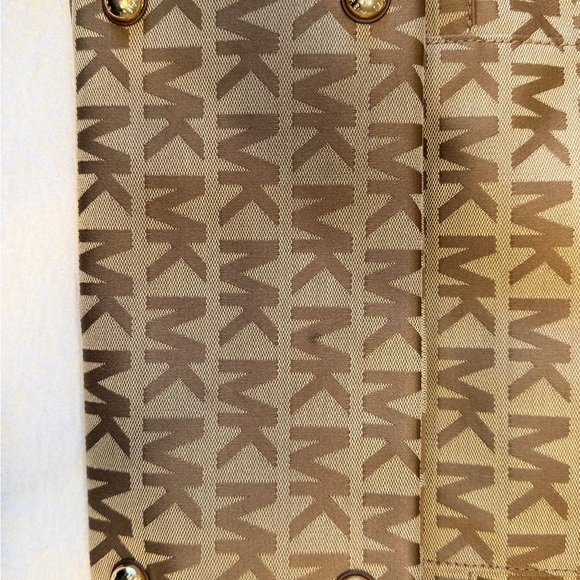 Michael Kors Tan and Brown Jet Set Tote/Shoulder Bag with Gold Hardware - Picture 10 of 10